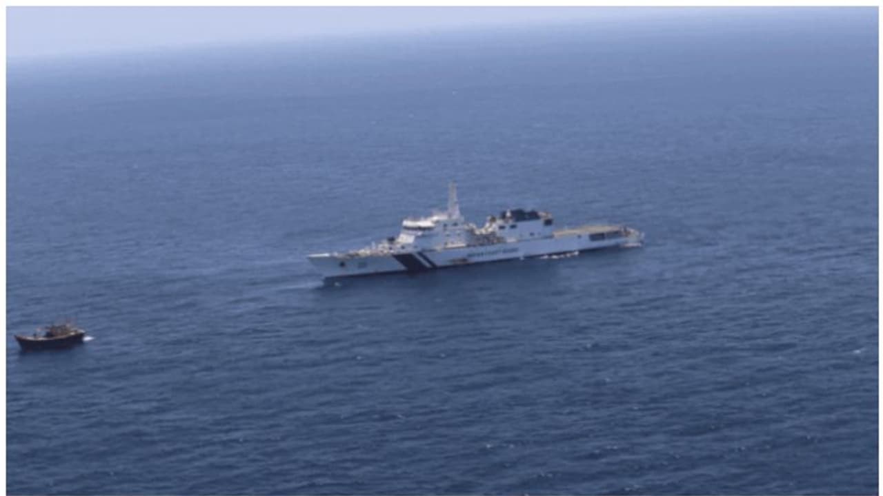 രാജ്യത്തെ ഞെട്ടിച്ച് ഗുജറാത്ത് തീരത്ത് വീണ്ടും വൻ ലഹരി വേട്ട, കടത്തിയത് മത്സ്യബന്ധബോട്ടിൽ, 2 പേർ അറസ്റ്റിൽ