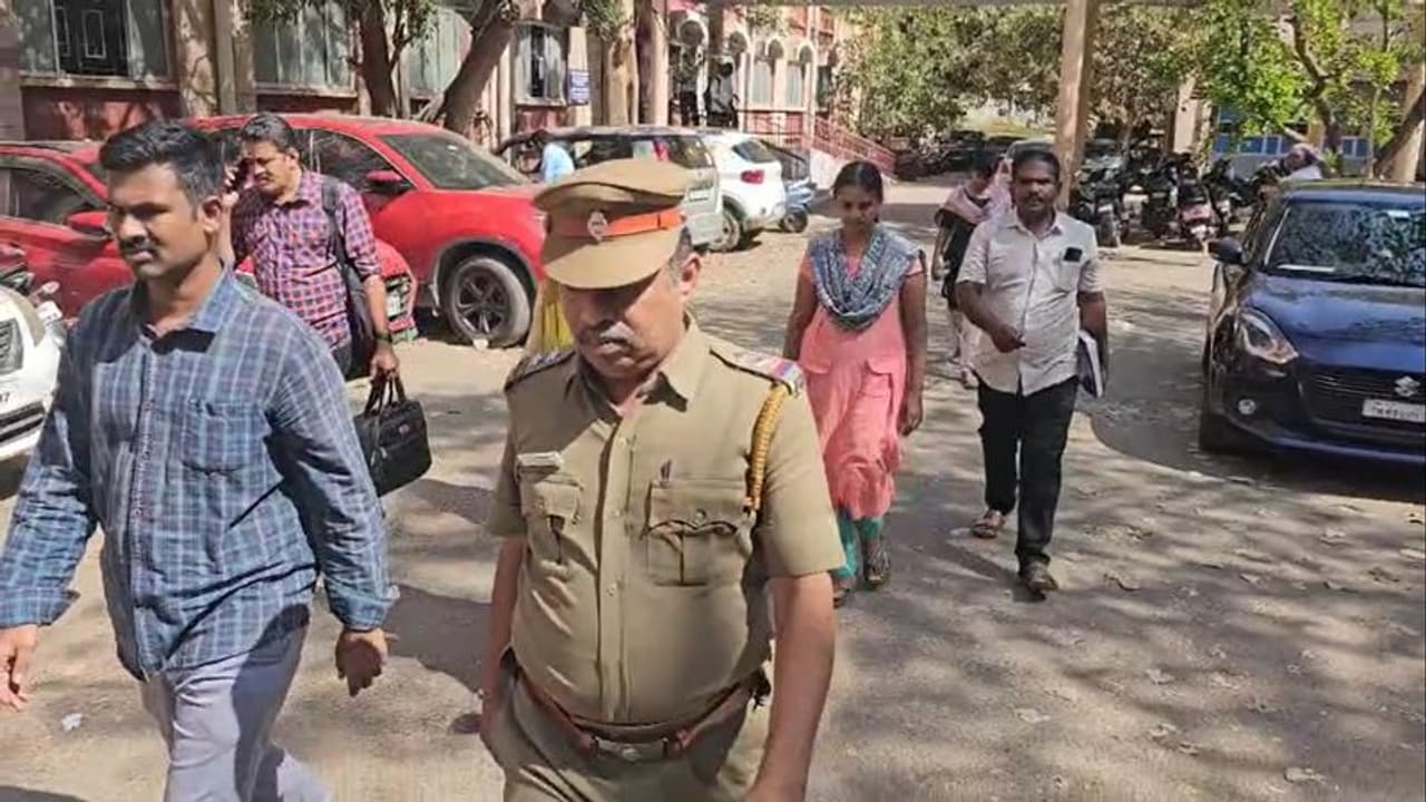 கோவையில் ரூ.15 கோடி நிறுவனம் கையாடல்; மூவரை காவலில் விசாரிக்க நீதிமன்றம் அனுமதி கோவையில் ரூ.15 கோடி நிறுவனம் கையாடல்; மூவரை காவலில் விசாரிக்க நீதிமன்றம் அனுமதி