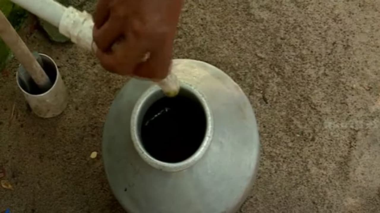 പൈപ്പിൽ വെള്ളമെത്തുന്നത് ആഴ്ചയിൽ ഒന്നോ രണ്ടോ തവണ മാത്രം, കുടിവെള്ളത്തിനായി നെട്ടോട്ടമോടി പുന്നപ്രക്കാർ പൈപ്പിൽ വെള്ളമെത്തുന്നത് ആഴ്ചയിൽ ഒന്നോ രണ്ടോ തവണ മാത്രം, കുടിവെള്ളത്തിനായി നെട്ടോട്ടമോടി പുന്നപ്രക്കാർ