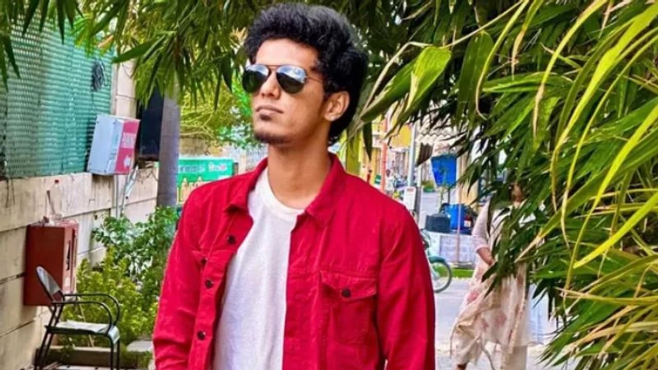 சரியா ஒரு வருஷம் ஆகிடுச்சு! மீண்டும் வீடு தேடி சென்று.. கொடுத்த வாக்கை காப்பாற்றிய KPY பாலா! வீடியோ!