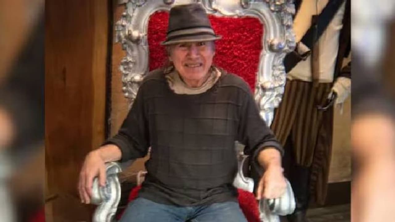 70 കാരന് കാമുകിയെ വേണം, ബിൽബോർഡ് പരസ്യത്തിന് ആഴ്ചയിൽ മുടക്കുന്നത് 33,000 രൂപ 