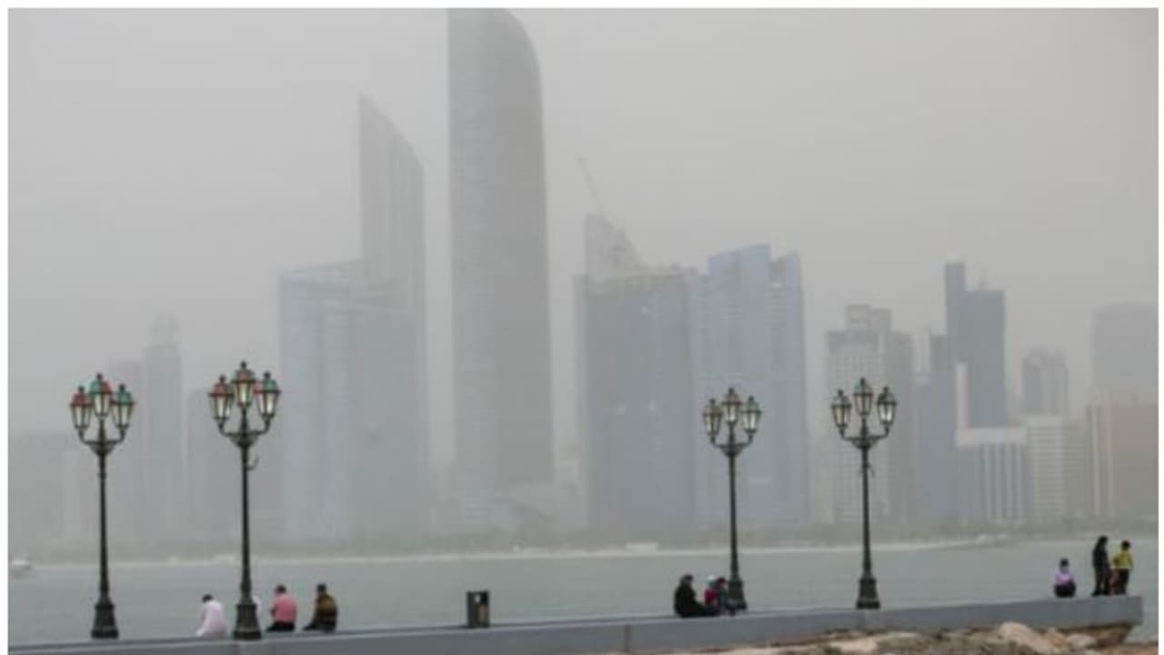 യെല്ലോ അലര്ട്ട് പ്രഖ്യാപിച്ചു; യുഎഇയുടെ ഈ പ്രദേശങ്ങളിൽ താമസിക്കുന്നവർ അധിക ജാഗ്രത പുലര്ത്തണമെന്ന് നിർദ്ദേശം യെല്ലോ അലര്ട്ട് പ്രഖ്യാപിച്ചു; യുഎഇയുടെ ഈ പ്രദേശങ്ങളിൽ താമസിക്കുന്നവർ അധിക ജാഗ്രത പുലര്ത്തണമെന്ന് നിർദ്ദേശം