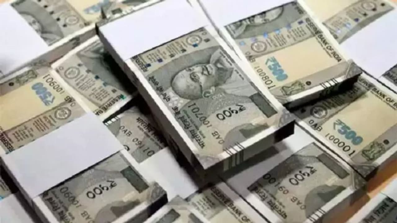 ஆந்திராவில் கட்டுக்கட்டாக ரூ.2,000 கோடி பணத்துடன் பிடிபட்ட 4 கண்டெய்னர் லாரிகள்!