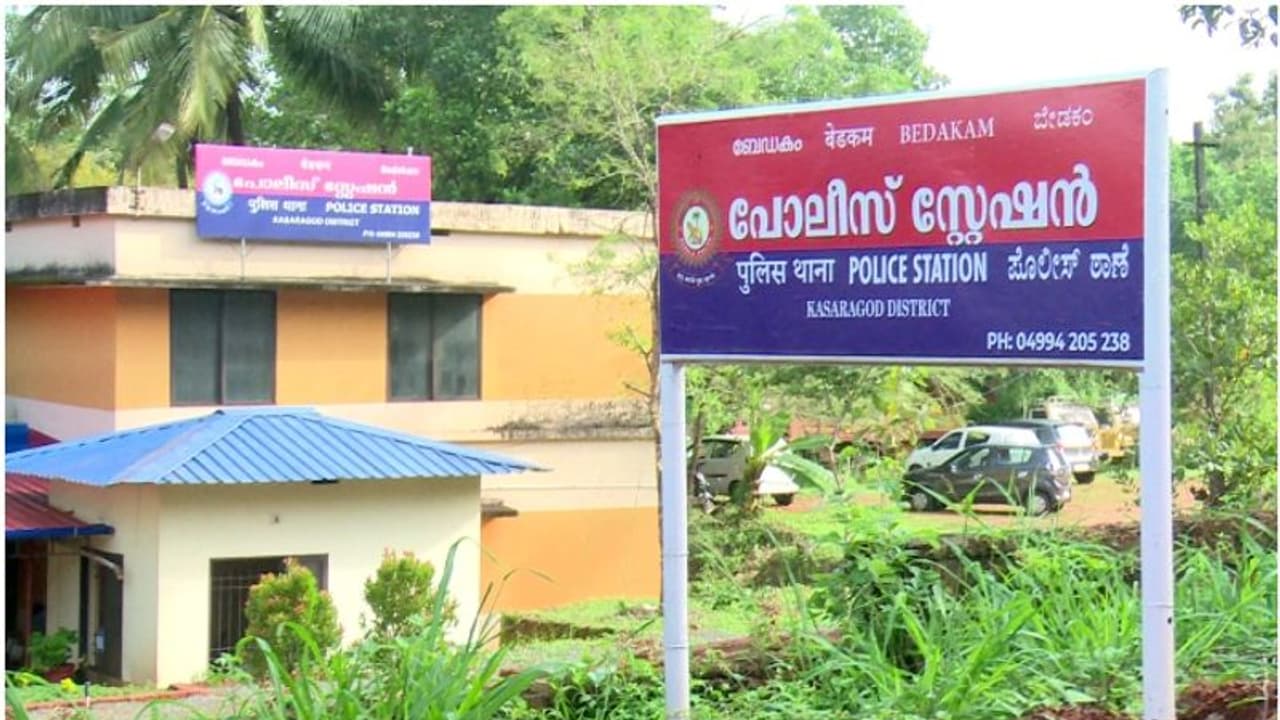 'എസ്ഐ വിജയന്റെ ആത്മഹത്യാശ്രമത്തിന് പിന്നിൽ സിപിഎം സമ്മര്ദ്ദം', ആരോപണവുമായി കോണ്ഗ്രസ് 'എസ്ഐ വിജയന്റെ ആത്മഹത്യാശ്രമത്തിന് പിന്നിൽ സിപിഎം സമ്മര്ദ്ദം', ആരോപണവുമായി കോണ്ഗ്രസ്