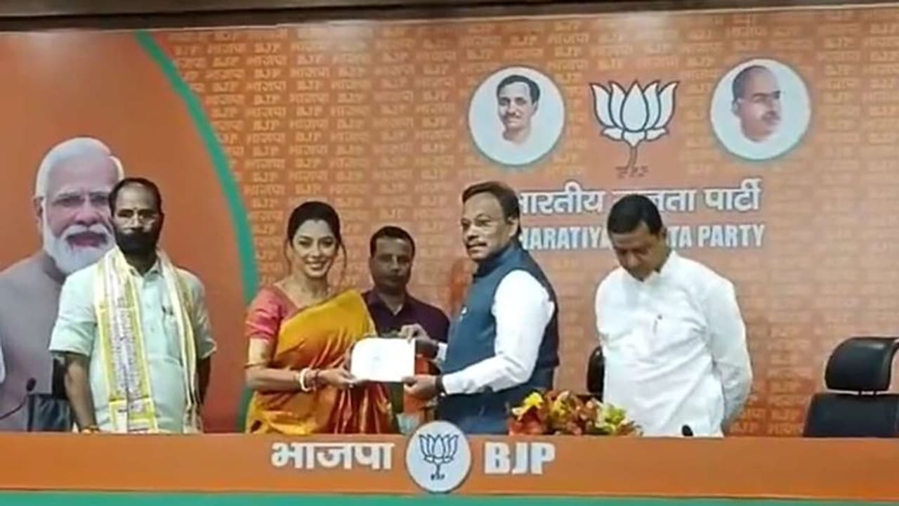 Lok Sabha Elections 2024: Anupamaa star Rupali Ganguly joins BJP, says 'Big Fan of PM Modi' Lok Sabha Elections 2024: Anupamaa star Rupali Ganguly joins BJP, says 'Big Fan of PM Modi'