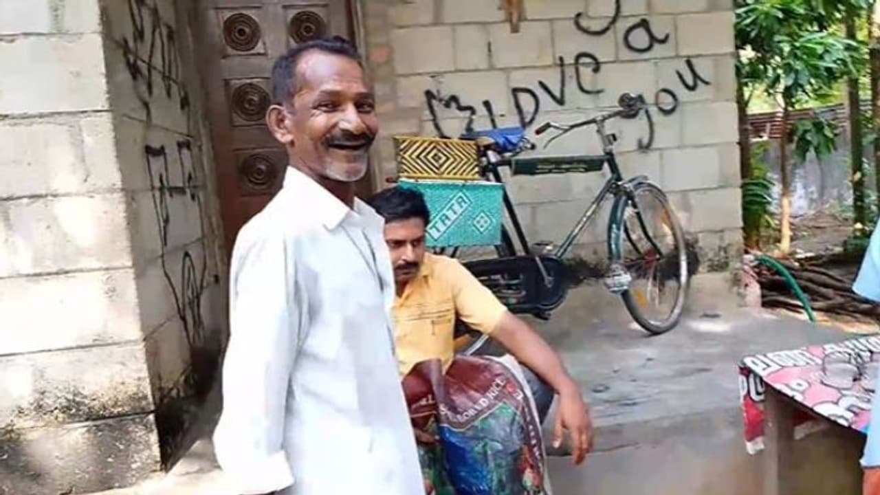 വിശ്വംഭരന്റെ വീട്ടിൽ ചില ദിവസങ്ങളിൽ കൂടുതൽ ആളുകൾ വന്നുപോകുന്നു, രഹസ്യം പരസ്യമായത് എക്സൈസ് പൊക്കിയപ്പോൾ വിശ്വംഭരന്റെ വീട്ടിൽ ചില ദിവസങ്ങളിൽ കൂടുതൽ ആളുകൾ വന്നുപോകുന്നു, രഹസ്യം പരസ്യമായത് എക്സൈസ് പൊക്കിയപ്പോൾ