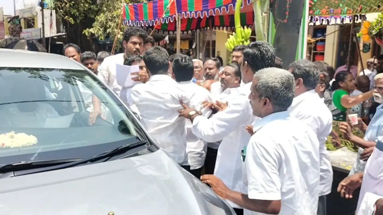 தண்ணீர் பந்தல் திறப்பு விழாவில் அதிமுக.வினர் இடையே மோதல்; ஆள விடுங்கடா சாமி என எஸ்கேப்பான முன்னாள் அமைச்சர்