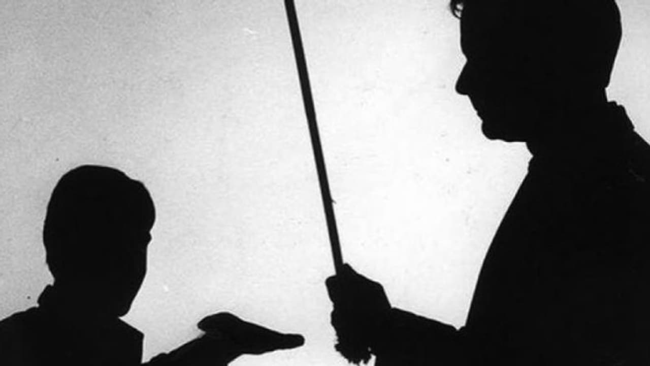 റോൾ നമ്പർ എഴുതിയത് തെറ്റി, മൂന്നാം ക്ലാസ് വിദ്യാർഥിയെ പൊതിരെ തല്ലി അധ്യാപകൻ, സസ്പെൻഡ് ചെയ്ത് ഉത്തരവ്