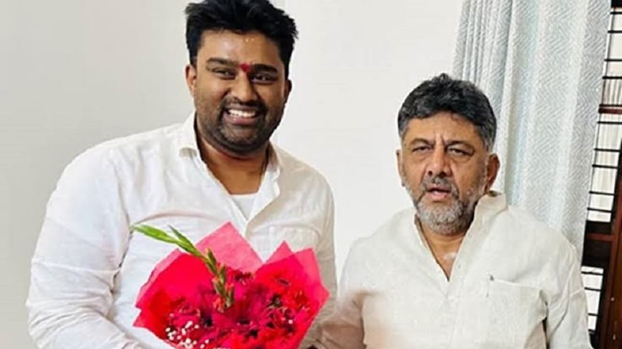 ಪ್ರಜ್ವಲ್ ವಿಡಿಯೋ ಬಗ್ಗೆ ಚರ್ಚೆಗೆ ಡಿಕೆಶಿ ಭೇಟಿಯಾಗಿದ್ದ ಸೂರಜ್ ರೇವಣ್ಣ? ಪ್ರಜ್ವಲ್ ವಿಡಿಯೋ ಬಗ್ಗೆ ಚರ್ಚೆಗೆ ಡಿಕೆಶಿ ಭೇಟಿಯಾಗಿದ್ದ ಸೂರಜ್ ರೇವಣ್ಣ?