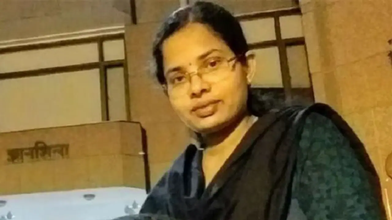 Meet IAS Vanmathi, daughter of a cab driver, who aced UPSC with AIR 152