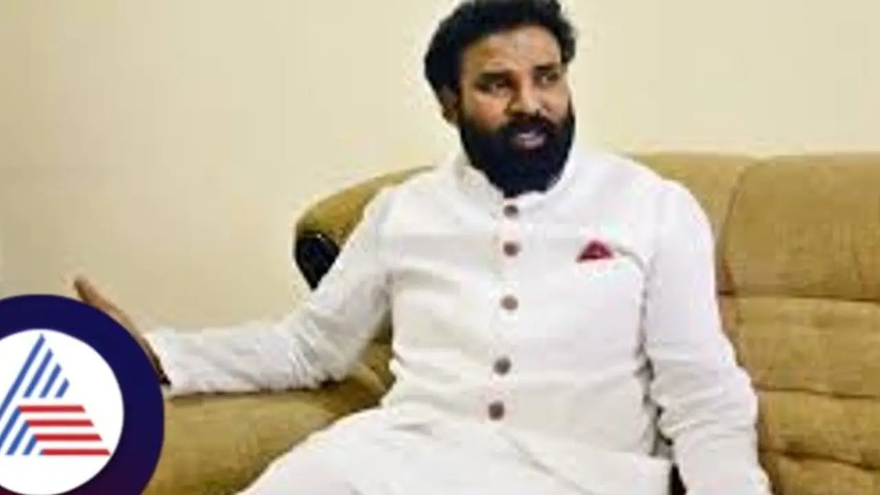 ಸಚಿವ ಜಮೀರ್ ಬದುಕಿದ್ದಾನೋ, ಸತ್ತಿದ್ದಾನೋ ಗೊತ್ತಿಲ್ಲ: ರಾಮುಲು ಆಕ್ರೋಶ ಸಚಿವ ಜಮೀರ್ ಬದುಕಿದ್ದಾನೋ, ಸತ್ತಿದ್ದಾನೋ ಗೊತ್ತಿಲ್ಲ: ರಾಮುಲು ಆಕ್ರೋಶ