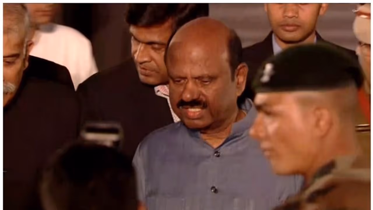 ഗവർണർ സിവി ആനന്ദബോസിനെതിരായ പരാതി; നിയമോപദേശം തേടി; കേസെടുത്തിട്ടില്ലെന്നും പൊലീസ് ഗവർണർ സിവി ആനന്ദബോസിനെതിരായ പരാതി; നിയമോപദേശം തേടി; കേസെടുത്തിട്ടില്ലെന്നും പൊലീസ്