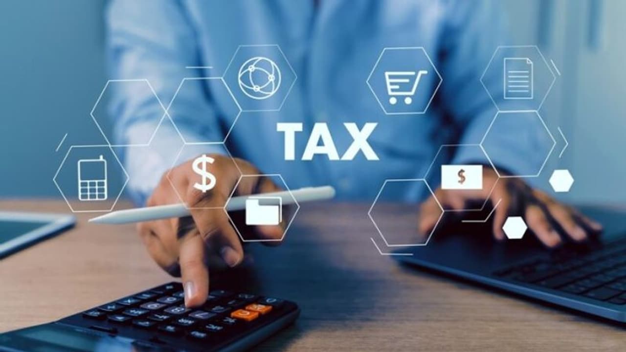 Income Tax Rule: सेविंग एकाउंट में अगर मिलता है इतना ब्याज तो देना होगा टैक्स  बचने के लिए अपनाएं ये 5 प्रॉसेज