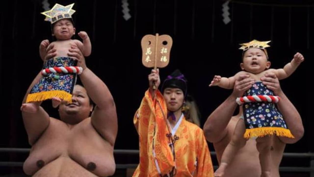 ഗുസ്തിക്കാർ കുഞ്ഞുങ്ങളെ കരയിപ്പിക്കും, കൂടുതല് കരഞ്ഞാല് വിജയി, 400 വർഷം പഴക്കമുള്ള 'ക്രയിംഗ് ബേബി സുമോ' ഗുസ്തിക്കാർ കുഞ്ഞുങ്ങളെ കരയിപ്പിക്കും, കൂടുതല് കരഞ്ഞാല് വിജയി, 400 വർഷം പഴക്കമുള്ള 'ക്രയിംഗ് ബേബി സുമോ'