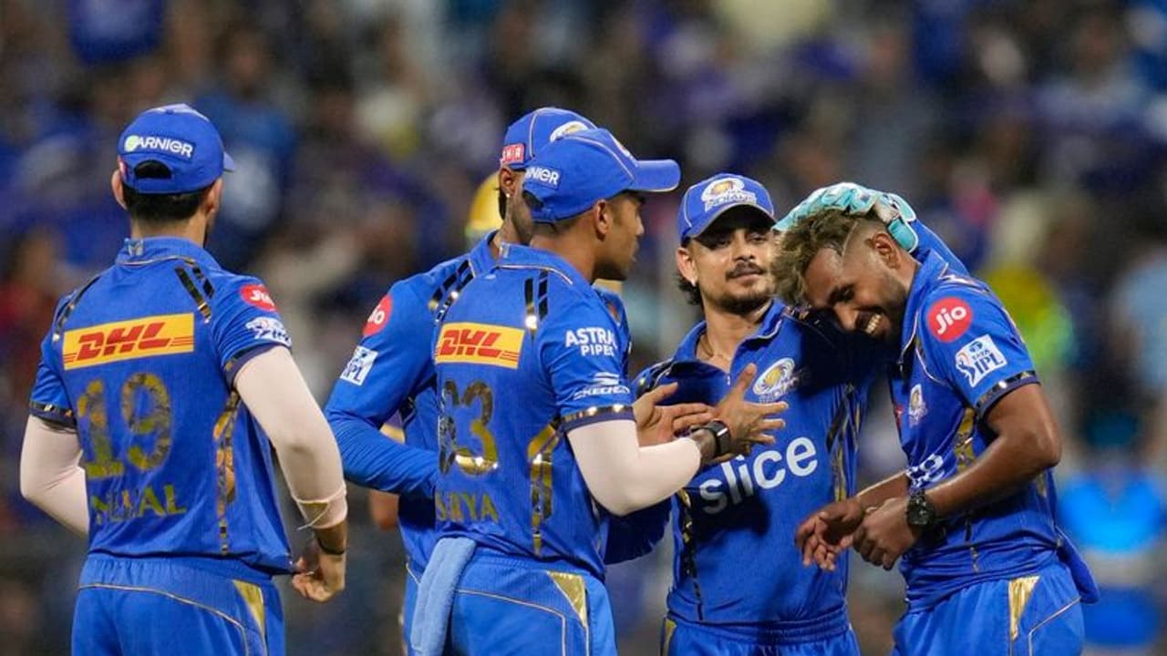 തോറ്റാല് മുംബൈ ഇന്ത്യന്സിന് മടങ്ങാം! സണ്റൈസേഴ്സ് ഹൈദരാബാദിനെതിരെ നിര്ണായക ടോസ്; ഇരു ടീമിലും മാറ്റം തോറ്റാല് മുംബൈ ഇന്ത്യന്സിന് മടങ്ങാം! സണ്റൈസേഴ്സ് ഹൈദരാബാദിനെതിരെ നിര്ണായക ടോസ്; ഇരു ടീമിലും മാറ്റം