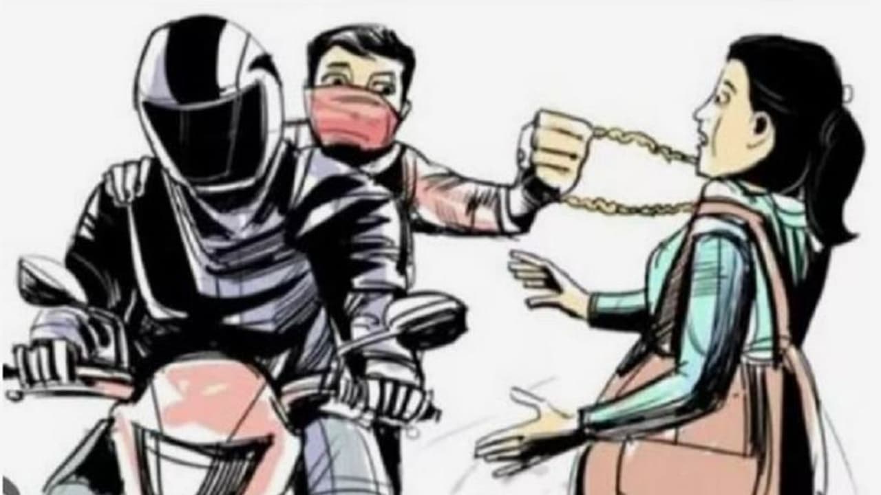 ಸರಗಳ್ಳನ ಬಂಧನ: ₹2 ಲಕ್ಷ ಮೌಲ್ಯದ ಚಿನ್ನದ ಸರ ಜಪ್ತಿ ಸರಗಳ್ಳನ ಬಂಧನ: ₹2 ಲಕ್ಷ ಮೌಲ್ಯದ ಚಿನ್ನದ ಸರ ಜಪ್ತಿ