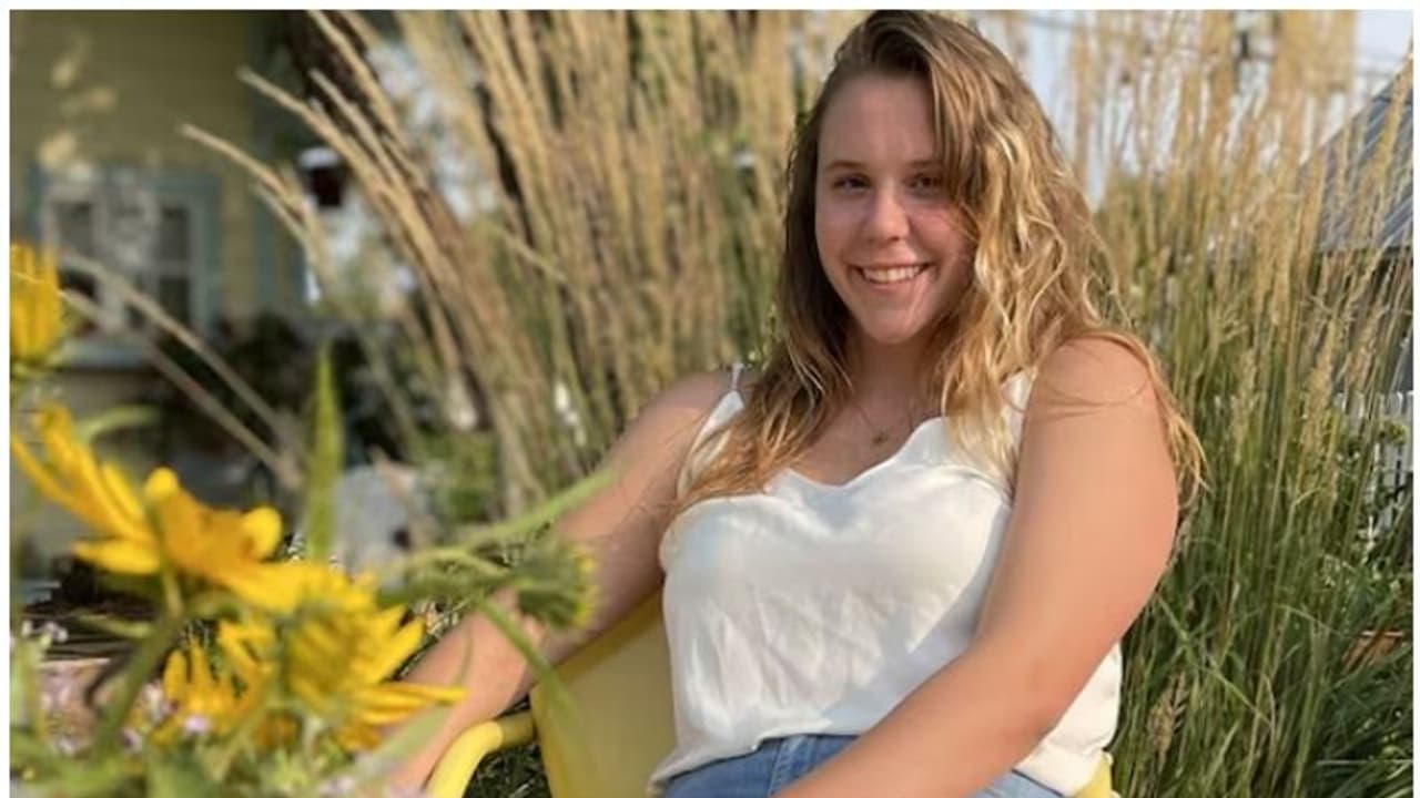 11കാരനുമായുള്ള ചാറ്റ് അമ്മ പിടികൂടി, വിവാഹമുറപ്പിച്ച 24കാരിയായ അധ്യാപിക അറസ്റ്റിൽ, ലൈംഗികപീഡനത്തിന് കേസ് 11കാരനുമായുള്ള ചാറ്റ് അമ്മ പിടികൂടി, വിവാഹമുറപ്പിച്ച 24കാരിയായ അധ്യാപിക അറസ്റ്റിൽ, ലൈംഗികപീഡനത്തിന് കേസ്