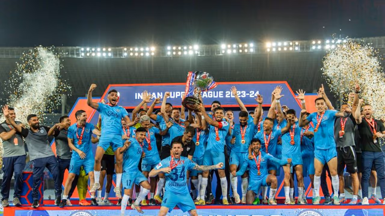 'Har baar jeetenge': How Mumbai City FC players, fans celebrated after clinching ISL 2023 24 title (WATCH) 'Har baar jeetenge': How Mumbai City FC players, fans celebrated after clinching ISL 2023 24 title (WATCH)