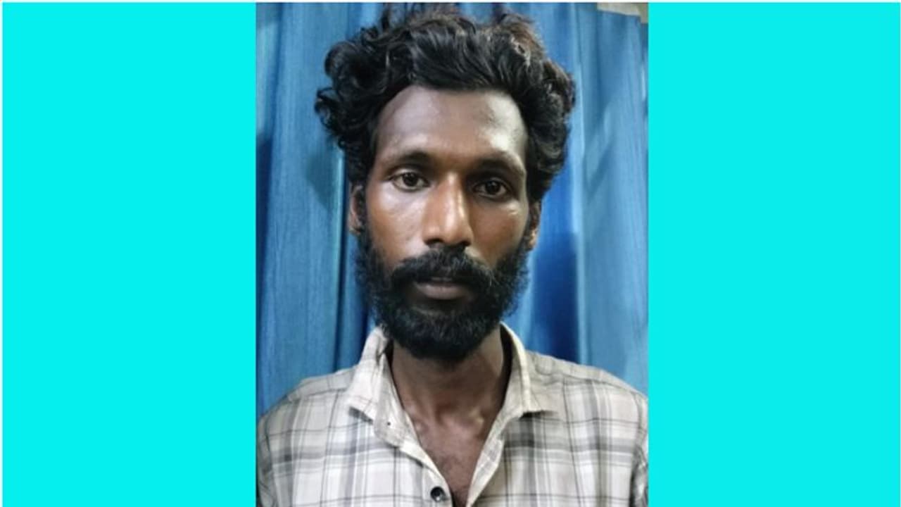 ആശുപത്രികളിലെ എസി കാണാനില്ല, സർജറികൾ വരെ മുടങ്ങി, സിസിടിവി നോക്കിയപ്പോൾ പിന്നിൽ 25കാരൻ അറസ്റ്റ് ആശുപത്രികളിലെ എസി കാണാനില്ല, സർജറികൾ വരെ മുടങ്ങി, സിസിടിവി നോക്കിയപ്പോൾ പിന്നിൽ 25കാരൻ അറസ്റ്റ്