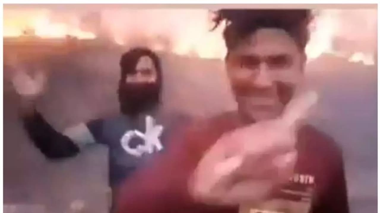 കാട്ടിൽ കയറി തീയിട്ടു, സോഷ്യൽ മീഡിയയിലൂടെ വീരവാദവും; മൂന്ന് യുവാക്കൾ അറസ്റ്റിൽ കാട്ടിൽ കയറി തീയിട്ടു, സോഷ്യൽ മീഡിയയിലൂടെ വീരവാദവും; മൂന്ന് യുവാക്കൾ അറസ്റ്റിൽ