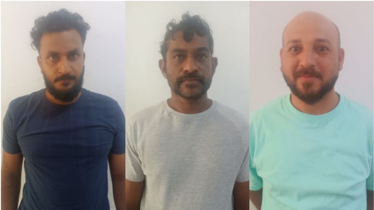 ഹോട്ടലുടമയായ സ്ത്രീയെയും ജോലിക്കാരെയും ആക്രമിച്ചു, ഫർണിച്ചർ അടിച്ചുതകർത്തു; മൂന്ന് പേർ അറസ്റ്റിൽ ഹോട്ടലുടമയായ സ്ത്രീയെയും ജോലിക്കാരെയും ആക്രമിച്ചു, ഫർണിച്ചർ അടിച്ചുതകർത്തു; മൂന്ന് പേർ അറസ്റ്റിൽ