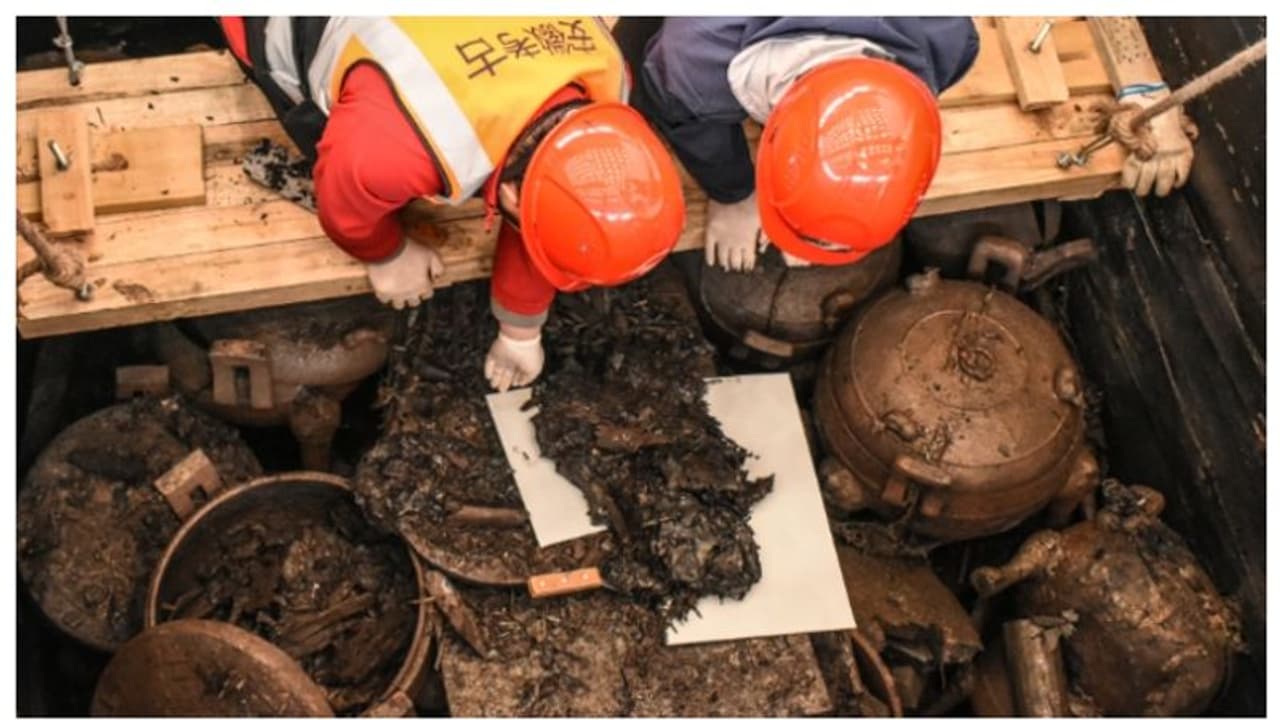 രഥം ഉള്‍പ്പെടെയുള്ള 2200 വര്‍ഷം പഴക്കമുള്ള അത്യാഡംബര ശവകുടീരം ചൈനയില്‍ കണ്ടെത്തി 