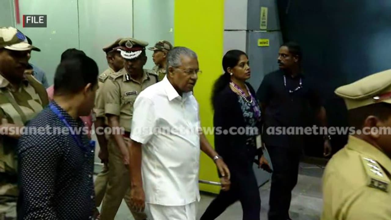 തെരഞ്ഞെടുപ്പ് കാലത്തെ വിനോദയാത്ര; മുഖ്യമന്ത്രി കുടുംബസമേതം പോയത് ഇന്തോനേഷ്യക്ക്, 3 രാജ്യങ്ങൾ സന്ദര്ശിക്കും തെരഞ്ഞെടുപ്പ് കാലത്തെ വിനോദയാത്ര; മുഖ്യമന്ത്രി കുടുംബസമേതം പോയത് ഇന്തോനേഷ്യക്ക്, 3 രാജ്യങ്ങൾ സന്ദര്ശിക്കും