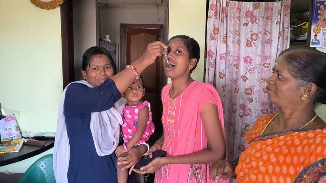 தந்தை கிடையாது, மரண படுக்கையில் தாய்; விடா முயற்சியால் 4 பாடங்களில் சதம் அடித்து சாதித்து காட்டிய மாணவி தந்தை கிடையாது, மரண படுக்கையில் தாய்; விடா முயற்சியால் 4 பாடங்களில் சதம் அடித்து சாதித்து காட்டிய மாணவி