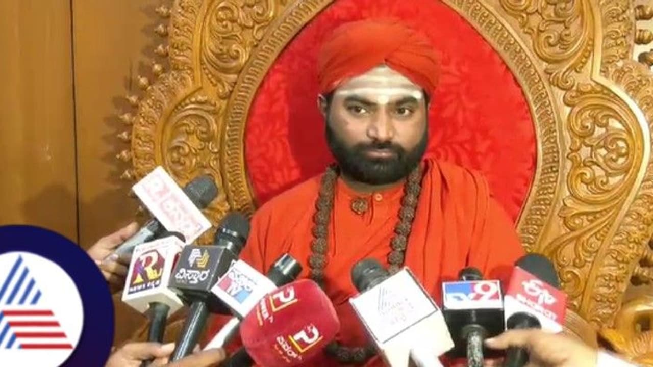 'ಯತ್ನಾಳ್ ಎಂದರೆ ಕಾಮಿಡಿ ಮುತ್ಯಾ, ಹುಚ್ಚು ಮುತ್ಯಾ, ಪಾಗಲ್ ಮುತ್ಯಾ..' ವಚನಾನಂದಶ್ರೀ ವ್ಯಂಗ್ಯ 'ಯತ್ನಾಳ್ ಎಂದರೆ ಕಾಮಿಡಿ ಮುತ್ಯಾ, ಹುಚ್ಚು ಮುತ್ಯಾ, ಪಾಗಲ್ ಮುತ್ಯಾ..' ವಚನಾನಂದಶ್ರೀ ವ್ಯಂಗ್ಯ