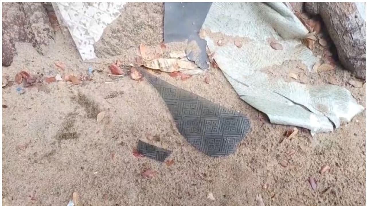 വൈകിട്ട് അഞ്ചോടെയുള്ള ഉഗ്ര ശബ്ദം, എന്താണ് സംഭവിക്കുന്നത് എന്നറിയാതെ നാട്ടുകാർ; 25ഓളം വീടുകൾക്ക് കേടുപാട് വൈകിട്ട് അഞ്ചോടെയുള്ള ഉഗ്ര ശബ്ദം, എന്താണ് സംഭവിക്കുന്നത് എന്നറിയാതെ നാട്ടുകാർ; 25ഓളം വീടുകൾക്ക് കേടുപാട്