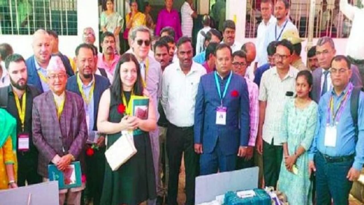 ಲೋಕಸಭಾ ಚುನಾವಣೆ ನೋಡಲು ಬೆಳಗಾವಿಗೆ ಬಂದ 5 ದೇಶದ 10 ಜನ