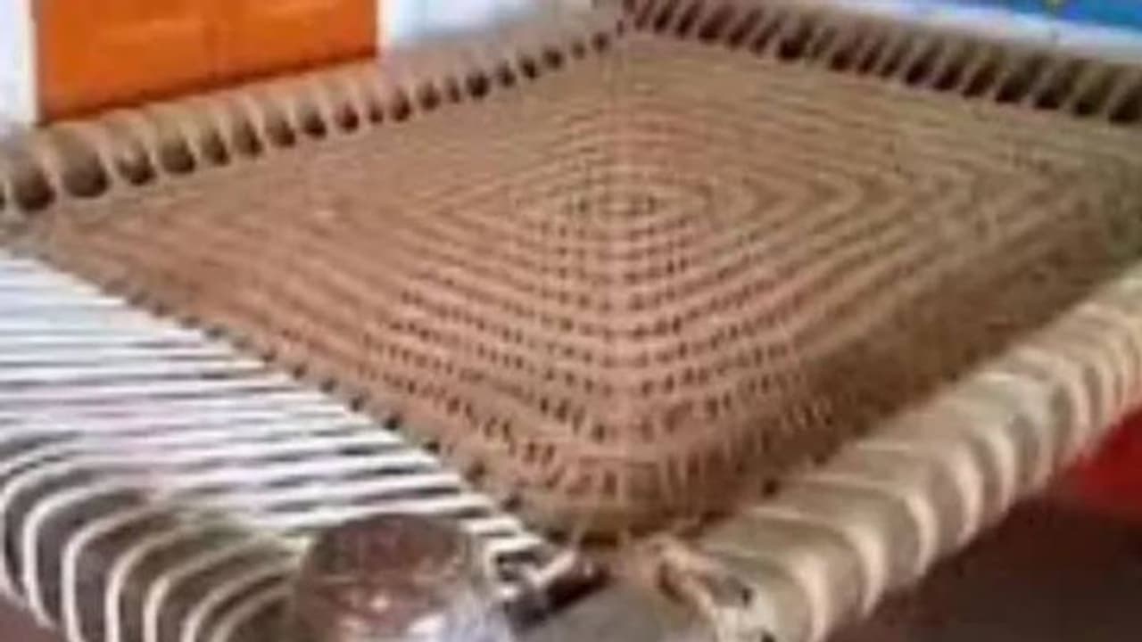 100 കൊല്ലം പഴക്കം, 300 കിലോ ഭാരം, 8 പേർക്ക് ഒരുമിച്ച് കിടക്കാം, ഈ ഗ്രാമത്തിലെ കട്ടിലുകൾക്ക് പിന്നിലെ കഥ 100 കൊല്ലം പഴക്കം, 300 കിലോ ഭാരം, 8 പേർക്ക് ഒരുമിച്ച് കിടക്കാം, ഈ ഗ്രാമത്തിലെ കട്ടിലുകൾക്ക് പിന്നിലെ കഥ