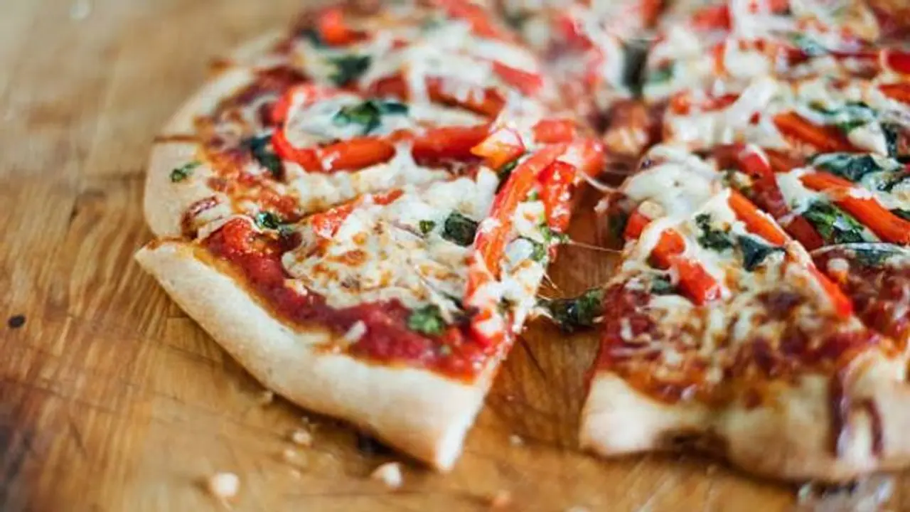 ദിവസവും പിസ കഴിക്കുന്ന യുവാവ്, 6 വർഷമായിട്ടുള്ള ശീലം, ആശങ്കയോടെ നെറ്റിസൺസ് ദിവസവും പിസ കഴിക്കുന്ന യുവാവ്, 6 വർഷമായിട്ടുള്ള ശീലം, ആശങ്കയോടെ നെറ്റിസൺസ്