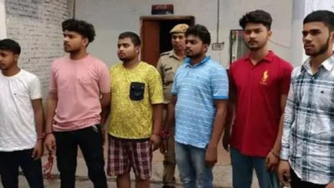 வட்டியோடு பணம் வேண்டும்.. மாணவியை கொடூரமாக தாக்கி.. முடியை எரித்த கொடூர மாணவர்கள்.. போலீஸ் அதிரடி