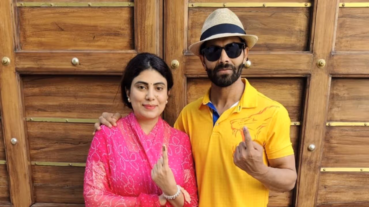Indian cricketer Ravindra Jadeja and wife Rivab cast votes in Jamnagar, Gujarat (WATCH) Indian cricketer Ravindra Jadeja and wife Rivab cast votes in Jamnagar, Gujarat (WATCH)