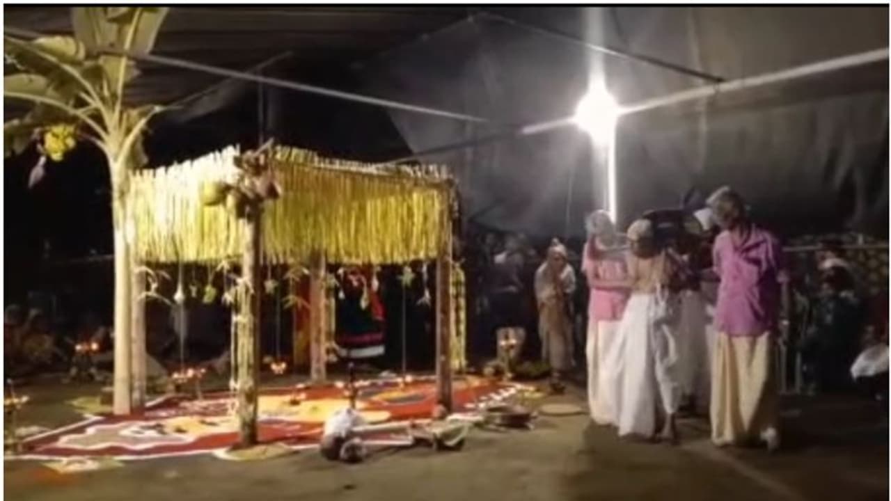 കളഭാട്ടത്തിനിടെ ദേഹാസ്വാസ്ഥ്യം, കുചേല വേഷത്തിൽ അരങ്ങിൽ വിയോഗം, ശേഖരേട്ടന് വിട ചൊല്ലി നാട് കളഭാട്ടത്തിനിടെ ദേഹാസ്വാസ്ഥ്യം, കുചേല വേഷത്തിൽ അരങ്ങിൽ വിയോഗം, ശേഖരേട്ടന് വിട ചൊല്ലി നാട്