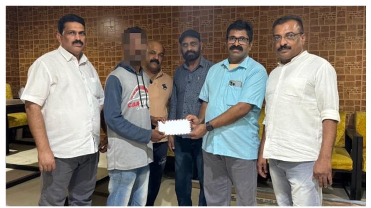 വിദ്യാസമ്പന്നൻ, വിവിധ തൊഴിലുകളിൽ മികവ്; പക്ഷേ യുവാവ് തെരുവിൽ ഉറങ്ങിയത് 8 മാസം, നാടണയാൻ കൈത്താങ്ങായത് കേളി വിദ്യാസമ്പന്നൻ, വിവിധ തൊഴിലുകളിൽ മികവ്; പക്ഷേ യുവാവ് തെരുവിൽ ഉറങ്ങിയത് 8 മാസം, നാടണയാൻ കൈത്താങ്ങായത് കേളി