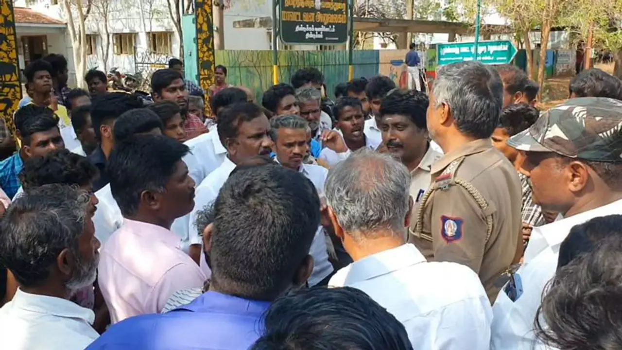 கொலையாளியை பிடிக்கும் வரை உடலை வாங்க மாட்டோம்; திண்டுக்கல் ஆட்சியர் அலுவலகத்தில் குவிந்தவர்களால் பரபரப்பு