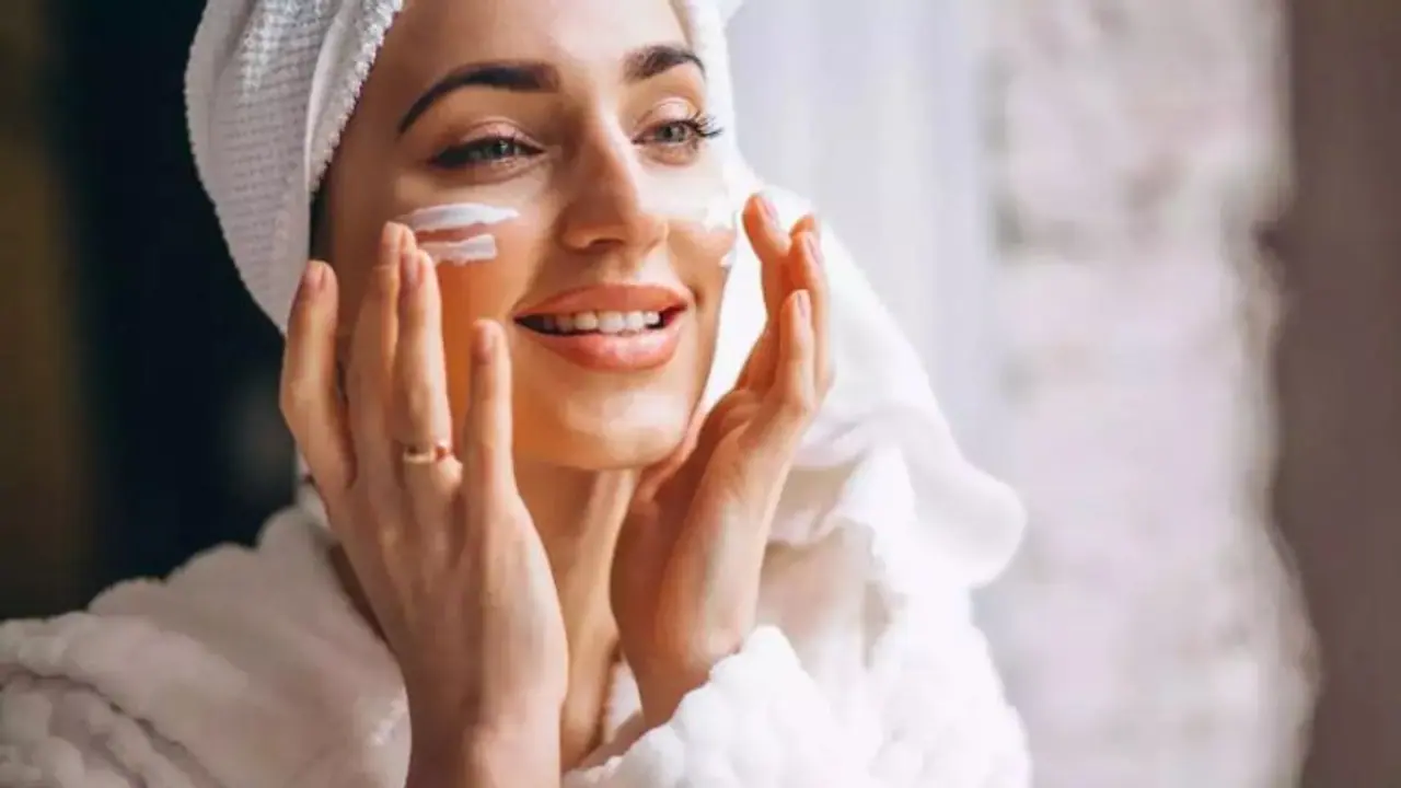 முகத்திற்கு ஒருபோதும் இந்த 5 பொருட்களை யூஸ் பண்ணாதீங்க.. அழகுக்கு பதில் ஆபத்து தான் வரும் ஜாக்கிரதை!