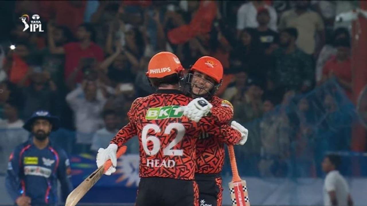 അടിയുടെ പൊടിപൂരം, ലഖ്നൗ ഉയർത്തിയ 166 റണ്സ് വിജയലക്ഷ്യം10 ഓവറിനുള്ളില് അടിച്ചെടുത്ത് ഞെട്ടിച്ച് ഹൈദരാബാദ് അടിയുടെ പൊടിപൂരം, ലഖ്നൗ ഉയർത്തിയ 166 റണ്സ് വിജയലക്ഷ്യം10 ഓവറിനുള്ളില് അടിച്ചെടുത്ത് ഞെട്ടിച്ച് ഹൈദരാബാദ്