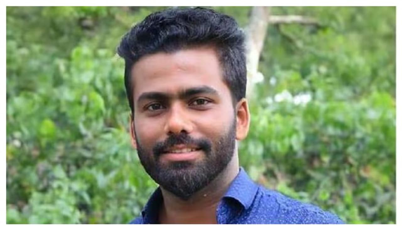 കാട്ടാന ആക്രമണത്തിൽ കൊല്ലപ്പെട്ട മുകേഷിന്റെ കുടുംബത്തിന് നഷ്ടപരിഹാരം നൽകണം: കേരള പത്രപ്രവർത്തക യൂണിയൻ കാട്ടാന ആക്രമണത്തിൽ കൊല്ലപ്പെട്ട മുകേഷിന്റെ കുടുംബത്തിന് നഷ്ടപരിഹാരം നൽകണം: കേരള പത്രപ്രവർത്തക യൂണിയൻ