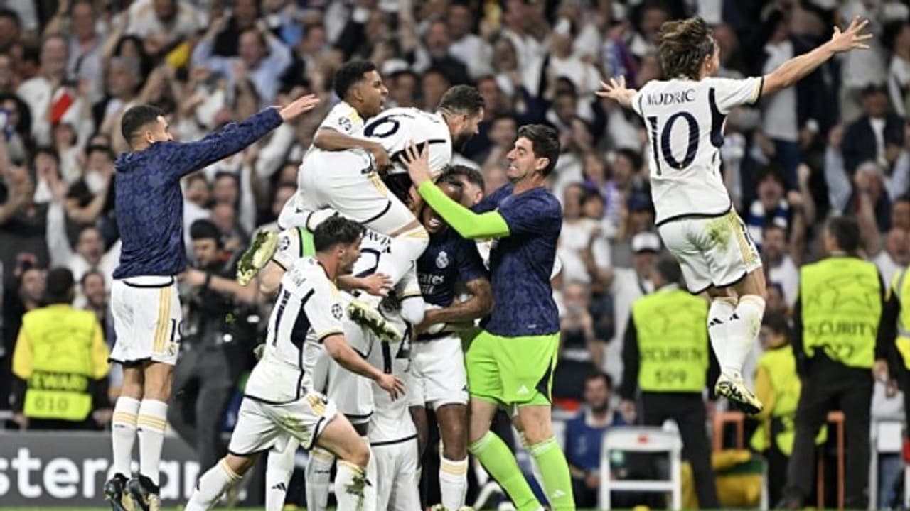 അവസാന 3 മിനിറ്റിനിടെ 2 ഗോള്; ഹോസേലുവിന്റെ ഇരട്ടപ്രരത്തില് ബയേണിനെ വീഴ്ത്തി റയല് ചാമ്പ്യന് ലീഗ് ഫൈനലിൽ അവസാന 3 മിനിറ്റിനിടെ 2 ഗോള്; ഹോസേലുവിന്റെ ഇരട്ടപ്രരത്തില് ബയേണിനെ വീഴ്ത്തി റയല് ചാമ്പ്യന് ലീഗ് ഫൈനലിൽ