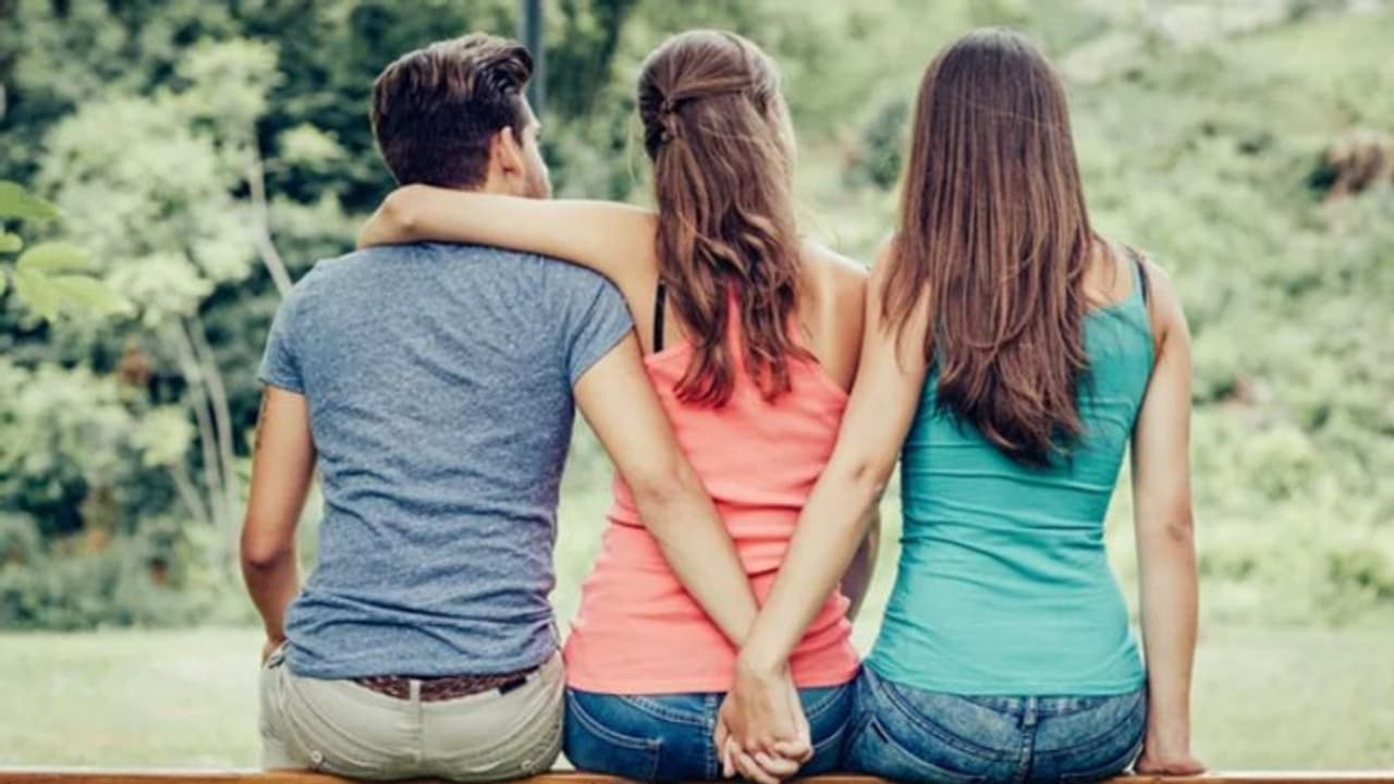 പങ്കാളിയുള്ളപ്പോൾ മുസ്ലിംകൾക്ക് 'ലിവ് ഇൻ റിലേഷൻ'ഷിപ്പിൽ അവകാശം ഉന്നയിക്കാനാവില്ല; അലഹബാദ് ഹൈക്കോടതി