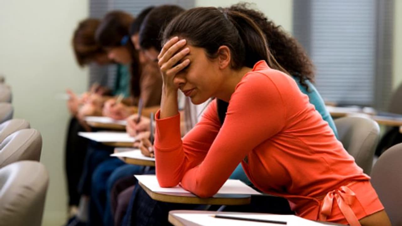 സ്റ്റുഡൻ്റ് വിസ നിയമങ്ങൾ കർശനമാക്കി ഈ രാജ്യം; ഇന്ത്യൻ വിദ്യാർത്ഥികൾക്ക് തിരിച്ചടി സ്റ്റുഡൻ്റ് വിസ നിയമങ്ങൾ കർശനമാക്കി ഈ രാജ്യം; ഇന്ത്യൻ വിദ്യാർത്ഥികൾക്ക് തിരിച്ചടി