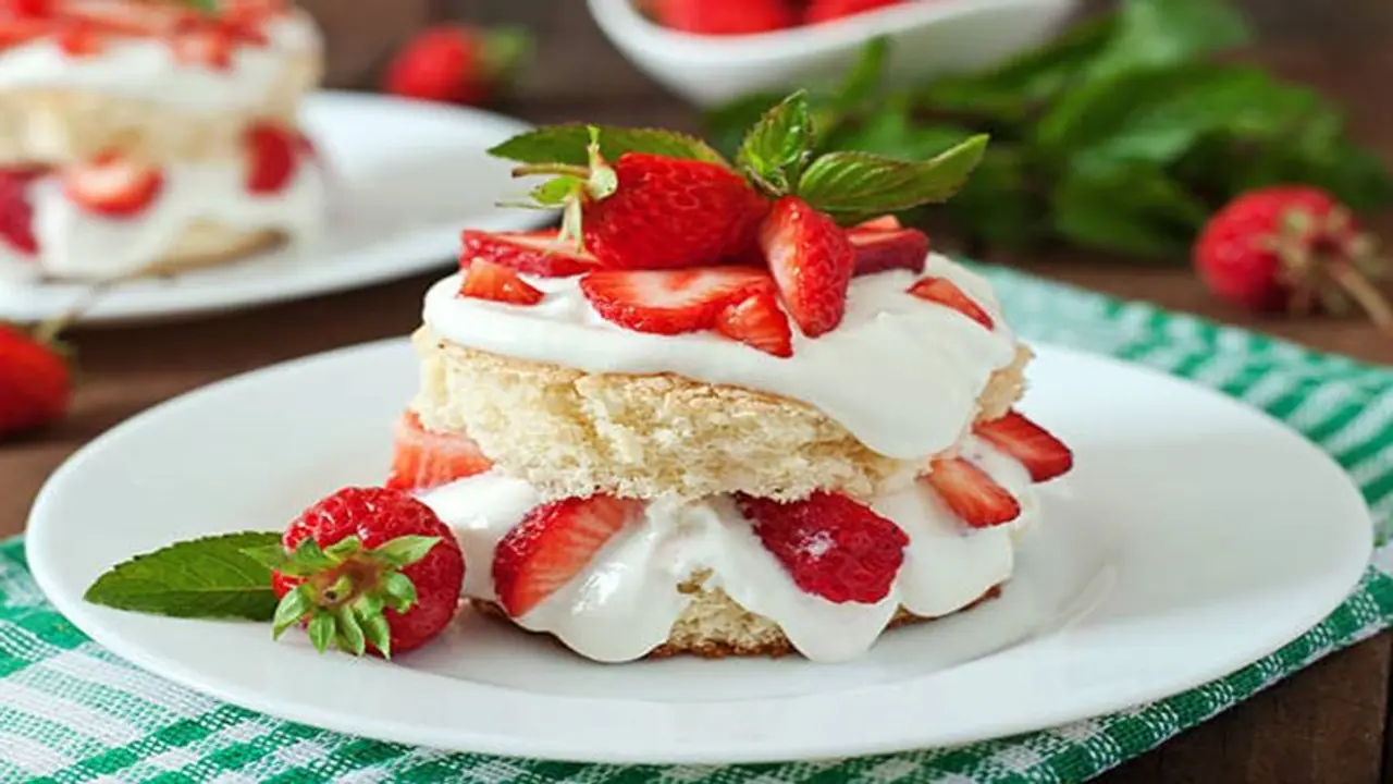 Mother's Day Special: Surprise your mom with this homemade strawberry cake
