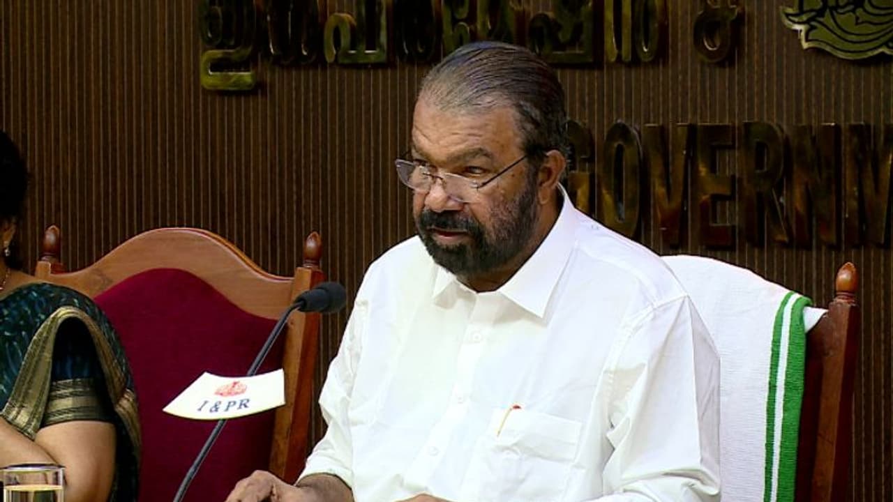 എല്ലാവർഷവും പാഠപുസ്തകം പുതുക്കുന്നത് പരിഗണനയിലെന്ന് മന്ത്രി; പരിഷ്കരിച്ച പാഠ പുസ്തകങ്ങൾക്ക് അംഗീകാരമായി എല്ലാവർഷവും പാഠപുസ്തകം പുതുക്കുന്നത് പരിഗണനയിലെന്ന് മന്ത്രി; പരിഷ്കരിച്ച പാഠ പുസ്തകങ്ങൾക്ക് അംഗീകാരമായി