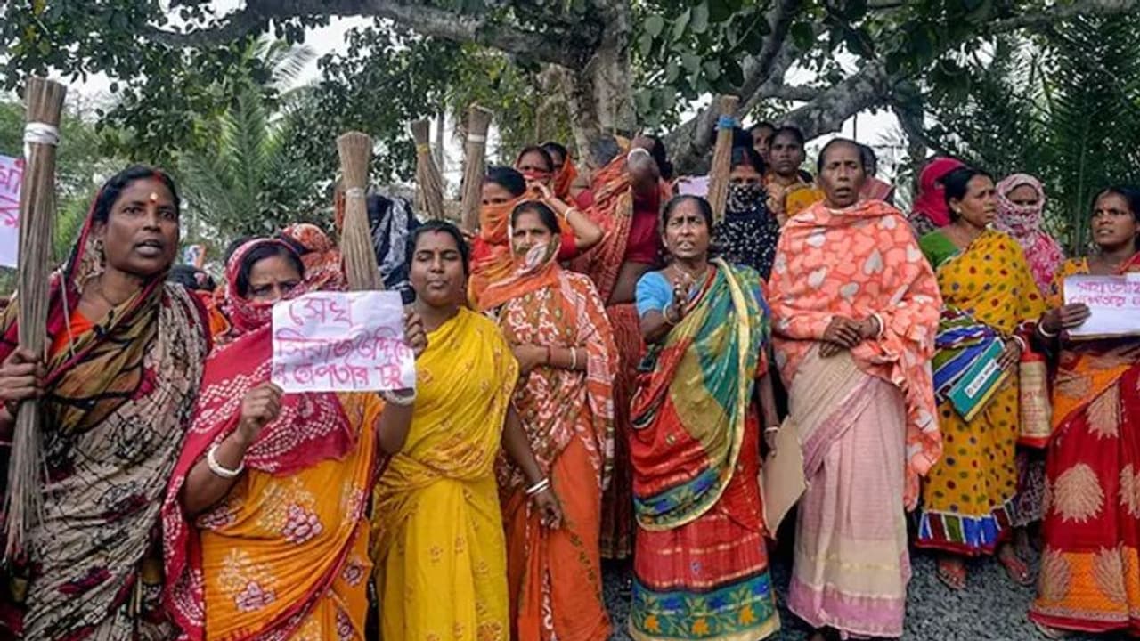 சந்தேஷ்காலி பாலியல் துன்புறுத்தல் வழக்கில் திருப்பம்: திடீர் பல்டி அடித்த பெண் பாஜக மீது குற்றச்சாட்டு!