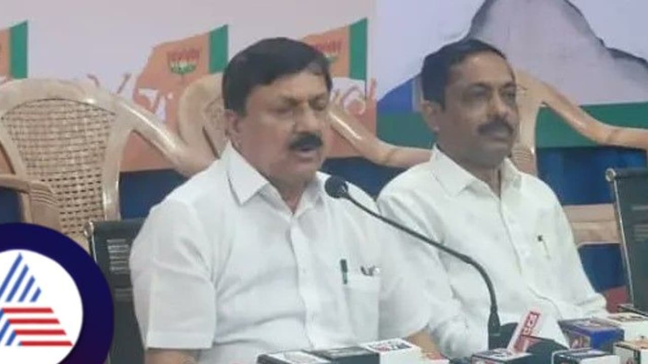 ಲಷ್ಕರ್ ಮೊಹಲ್ಲಾದಲ್ಲಿ ಡಬಲ್ ಮರ್ಡರ್ ಕೇಸ್; ಶಿವಮೊಗ್ಗ ಪೊಲೀಸರ ನಡೆ ಬಗ್ಗೆ ಆರಗ ಜ್ಞಾನೇಂದ್ರ ಕಿಡಿ ಲಷ್ಕರ್ ಮೊಹಲ್ಲಾದಲ್ಲಿ ಡಬಲ್ ಮರ್ಡರ್ ಕೇಸ್; ಶಿವಮೊಗ್ಗ ಪೊಲೀಸರ ನಡೆ ಬಗ್ಗೆ ಆರಗ ಜ್ಞಾನೇಂದ್ರ ಕಿಡಿ