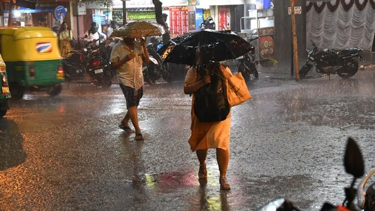 Bengaluru rains: BBMP launches helpline numbers amidst heavy downpour Bengaluru rains: BBMP launches helpline numbers amidst heavy downpour