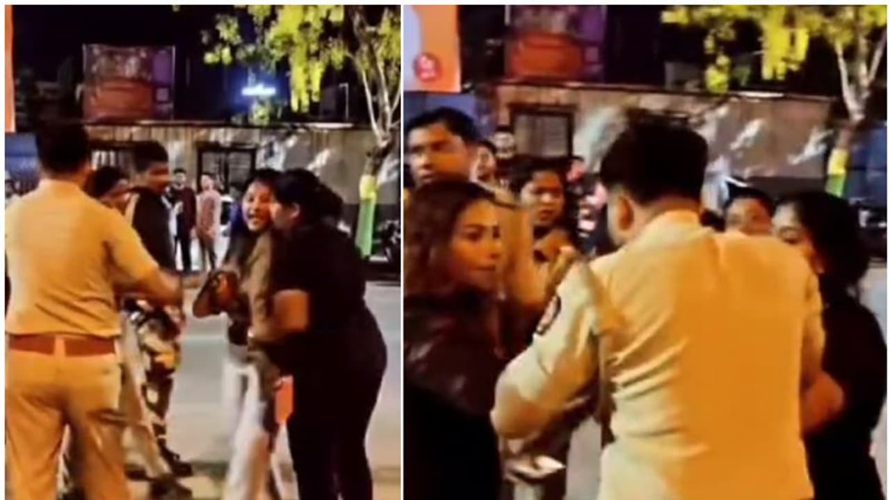 മദ്യലഹരിയില് പൊലീസിന് നേരെ അക്രമം, തെറി വിളി; യുവതികള് പിടിയില്, വീഡിയോ മദ്യലഹരിയില് പൊലീസിന് നേരെ അക്രമം, തെറി വിളി; യുവതികള് പിടിയില്, വീഡിയോ